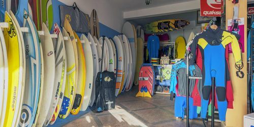 SURF EQUIPMENT RENTAL IN MIRLEFT